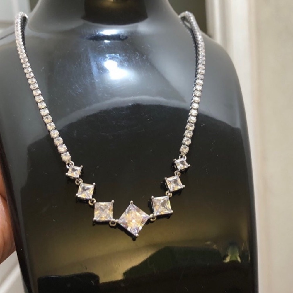 Gorgeus rhodium plated Swarovski elements necklace - Picture 10 of 12